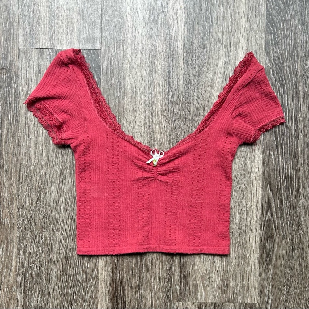 Women's Red Lace-Trim Ribbed V-Neck Crop Top